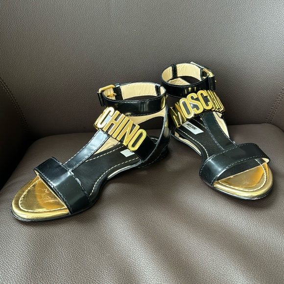 MOSCHINO Milano SANDALS. 36
